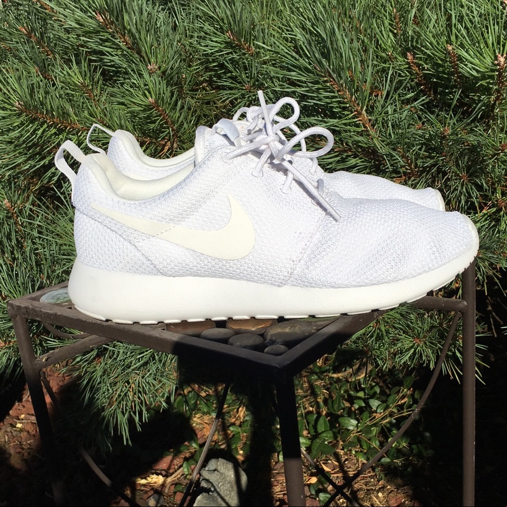 Nike White Men’s Size 6.5 Shoes